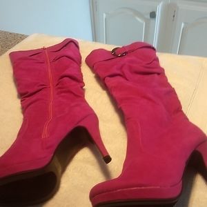 Pink suede books sz 10